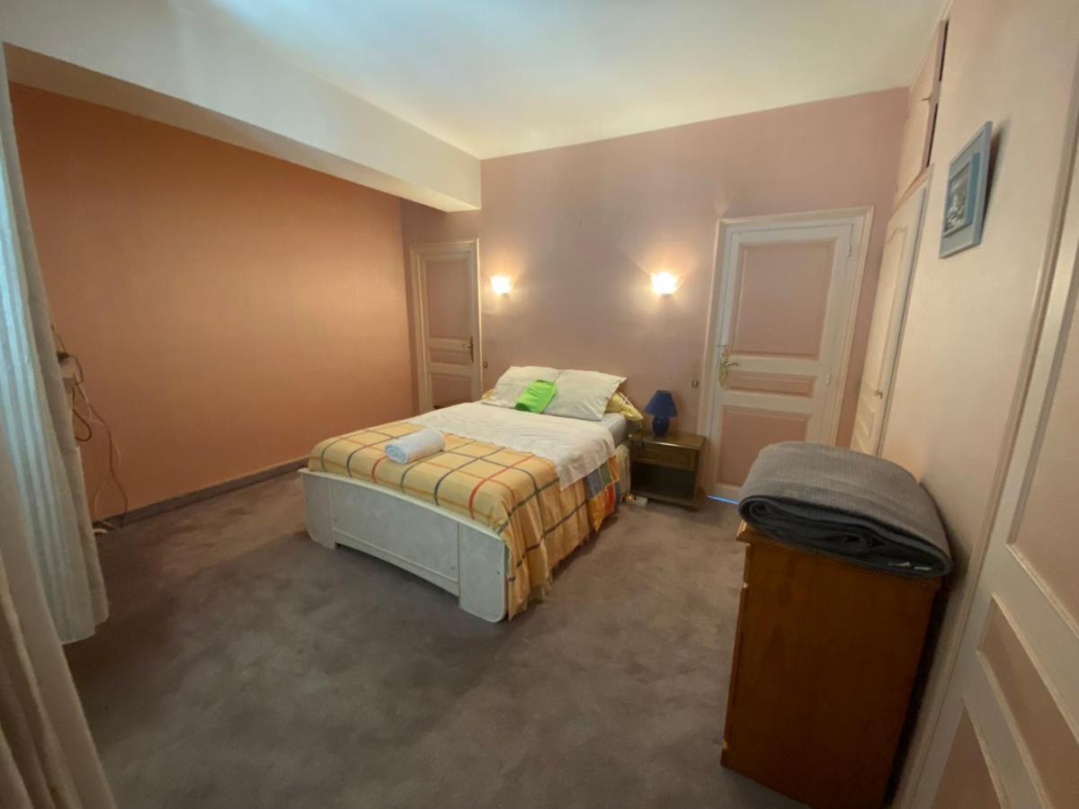 Four A Ban Apartment Mer Bagian luar foto
