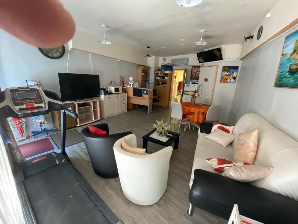 Four A Ban Apartment Mer Bagian luar foto